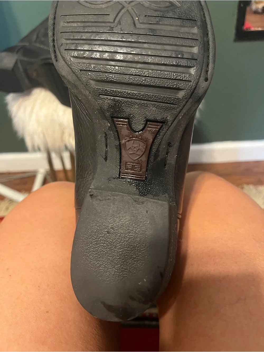 ARIATS !!! Black Leather Cowboy Boots with Decorative Stitching